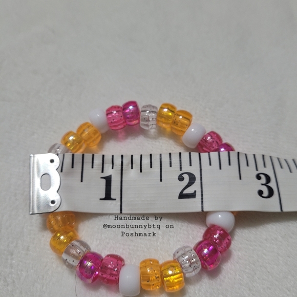 Handmade stacking bracelet "lesbian" LGBT pride 🏳️‍🌈 beaded kandi - Picture 10 of 11